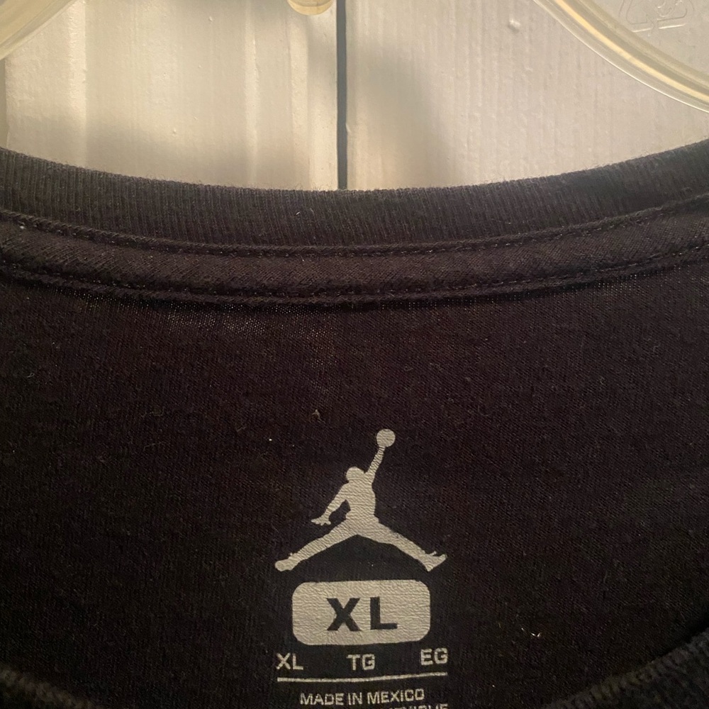 Jordan Collection Mens Air Jordan Iconic Big Jump-man Logo Black Graphic T-shirt - Picture 4 of 4